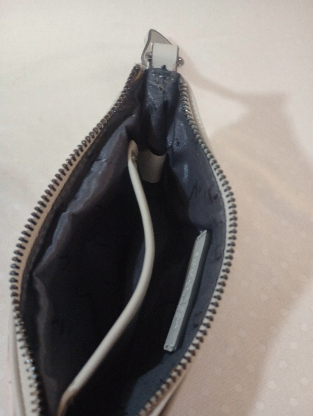 Vera Wang Simply Vera Flower detailing Multiple Compartments Wristlet - Picture 5 of 6